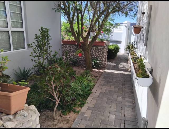 9 BEDROOM HOUSE FOR SALE IN COUNTRY CLUB